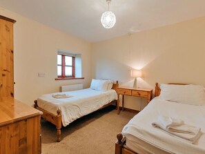 Travel crib, free WiFi, bed sheets