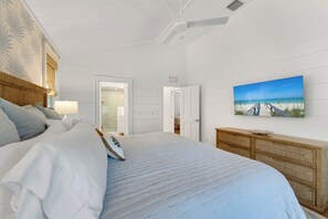 3 bedrooms, iron/ironing board, free WiFi, bed sheets - THE GREEN COCONUT ~ Updated 3 BR, 2 Ba Home w/ Parking and Private Pool! (Key West)