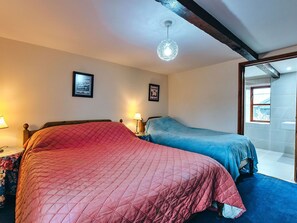 3 bedrooms, travel cot, free WiFi, bed sheets