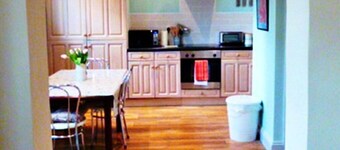 Beautiful  villa for 4 guests with WIFI, TV, pets allowed and parking