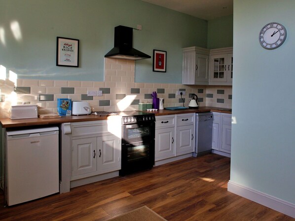 Microondas, horno y lavavajillas