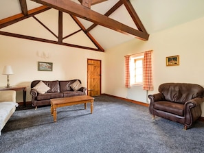 Fireplace - Stunning  villa for 4 people with WIFI, pool (Onibury)