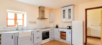 Beautiful villa for 4 people with pool, WIFI and parking