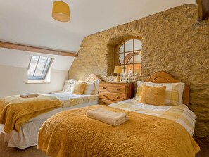 2 dormitorios, cuna de viaje, wifi gratis y ropa de cama