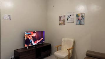 Condo, 1 Bedroom, Accessible, Smoking | Living room