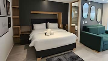 Deluxe Studio | Blackout drapes, iron/ironing board, free WiFi, bed sheets