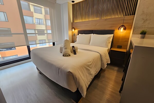 Rideaux dâobscurcissement, fer et planche Ă repasser