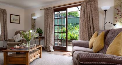 Stunning villa for 2 guests with WIFI, TV and parking