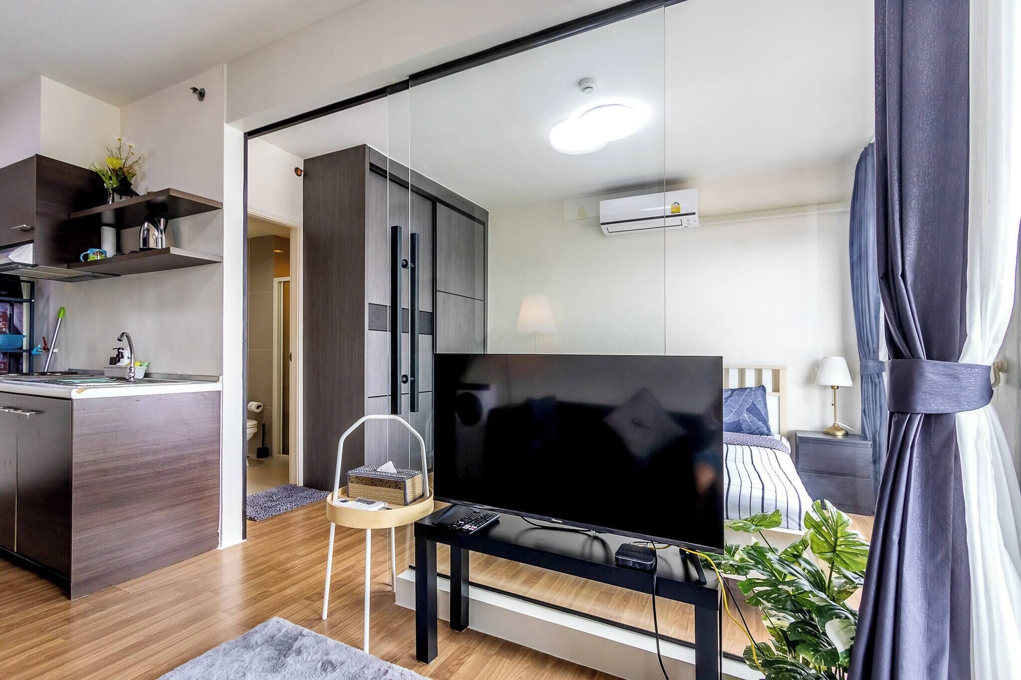 Condo, 1 habitación, balcón, vista a la ciudad | Sala de estar