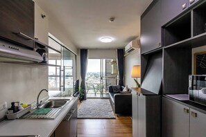 Condo, 1 Bedroom, Balcony, City View | Interior