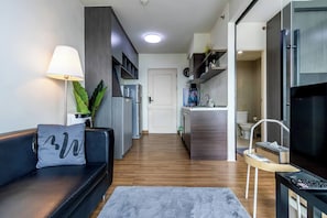 Condo, 1 Bedroom, Balcony, City View | Ruang tamu