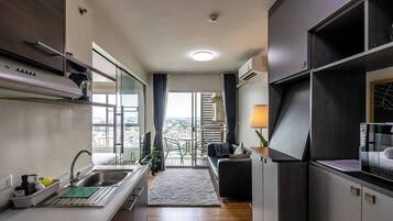 Condo, 1 Bedroom, Balcony, City View | Interior