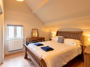 4 quartos, Wi-Fi de cortesia, roupa de cama