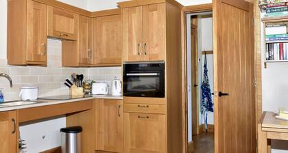 Stunning villa for 3 guests with TV and pets allowed