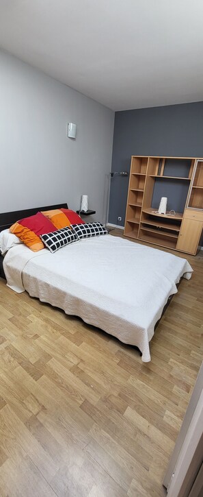3 bedrooms, iron/ironing board, WiFi