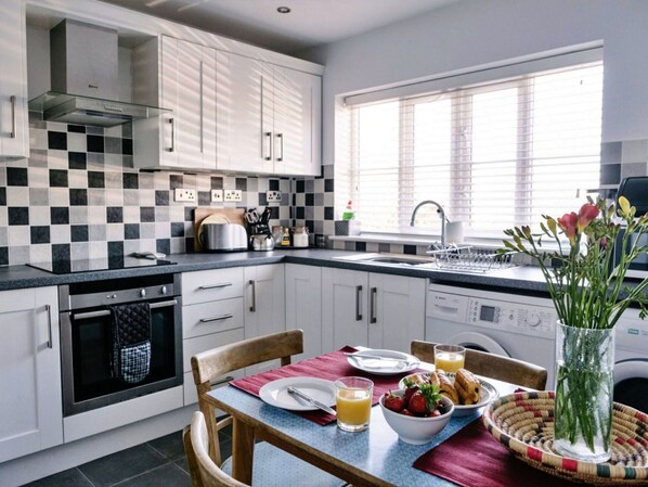 Microwave, oven