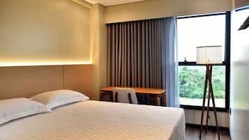 Tweepersoonskamer | Een bureau, een laptopwerkplek, gratis wifi, beddengoed