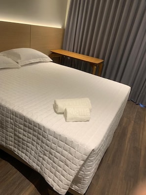 Escritorio, espacio para trabajar con un portátil, wifi gratis