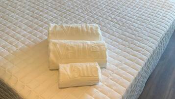 Bàn, khu vực làm việc phù hợp cho laptop