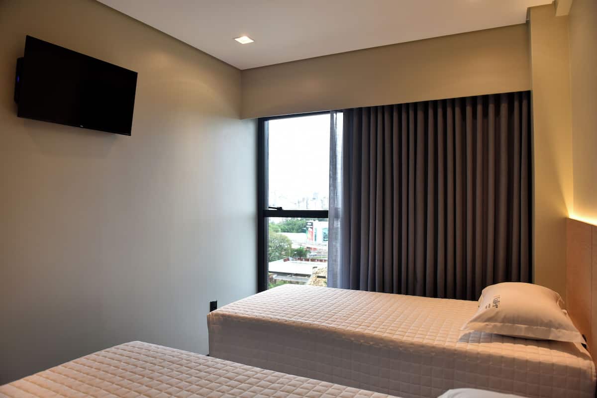 Twin Room | Desk, laptop workspace, free WiFi, bed sheets