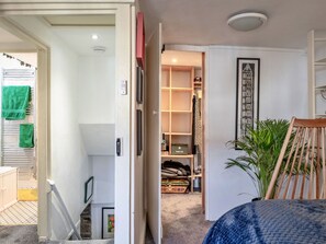 2 bedrooms, bed sheets