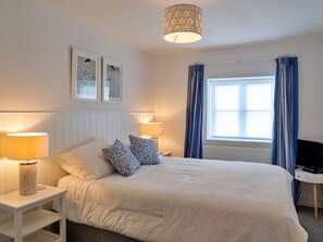 4 bedrooms, travel crib, free WiFi, bed sheets