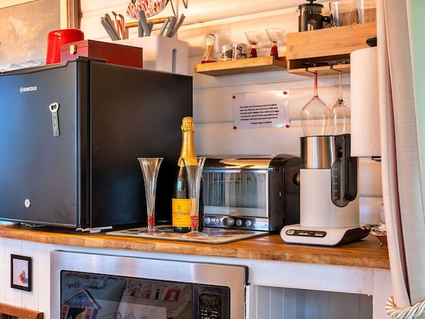 Microwave, dishwasher