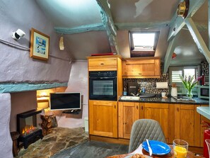 Microwave, oven, toaster