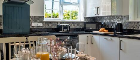 Micro-ondes, four, lave-vaisselle