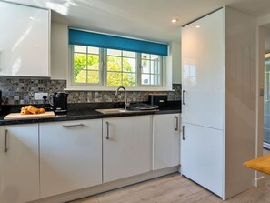 Micro-ondes, four, lave-vaisselle