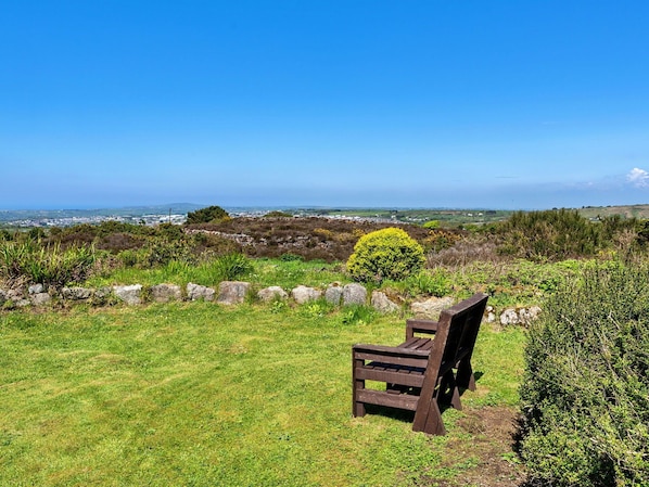 المنطقة المحيطة بالمنشأة