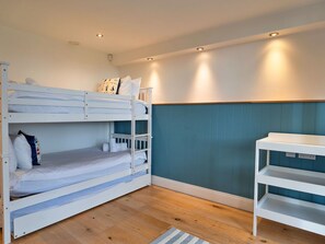 4 Schlafzimmer, Reisekinderbett, kostenloses WLAN, Bettwäsche