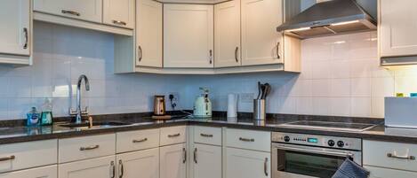 Mikroaaltouuni, uuni, astianpesukone