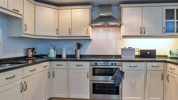 Mikrowelle, Ofen, Geschirrspüler