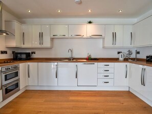 Mikrowelle, Ofen, Geschirrspüler