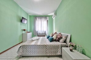 2 bedrooms, WiFi, bed sheets