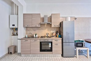 Micro-ondes, four, plaque de cuisson