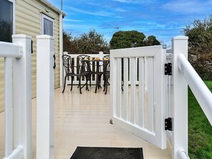 Outdoor dining - Wonderful  villa for 6 guests with pool, WIFI, terrace and pets allowed (Ruan Major)