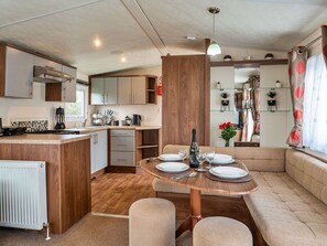 Microwave, oven - Stunning  villa for 6 people with WIFI, pool, terrace and pets allowed (Ruan Major)