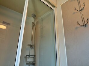 Bathroom - Beautiful  villa for 6 guests with WIFI, pool, terrace and pets allowed (Ruan Major)