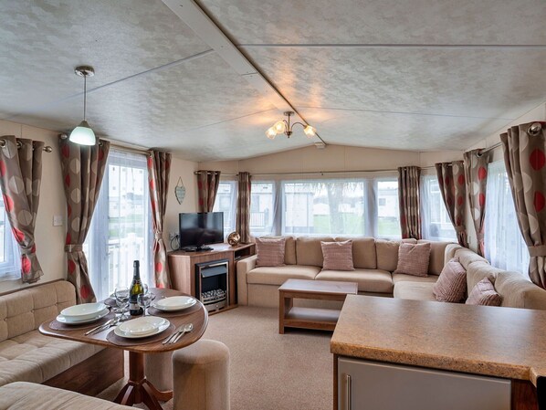 Living area - Wonderful  villa for 6 guests with pool, WIFI, terrace and pets allowed (Ruan Major)