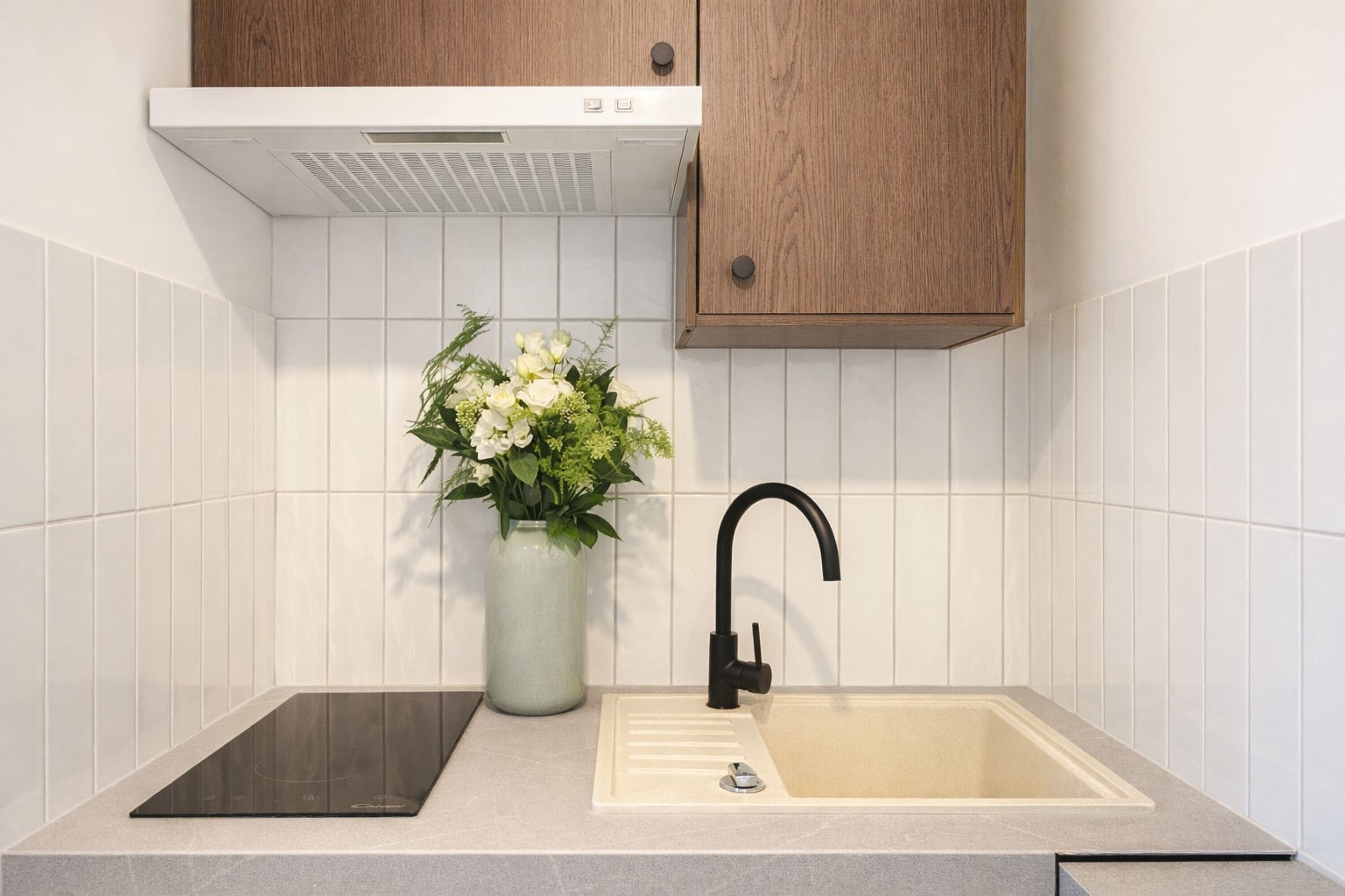 Apartamento superior, vista para o pátio | Cozinha privada | Máquina de café expresso, chaleira elétrica, torradeira, freezer