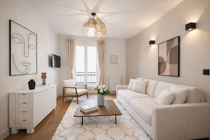 Superior Apartment, Courtyard View | Living area | 80-cm Smart TV with digital channels - 1626 Kleber (Paris)