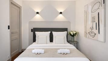 Fer et planche à repasser, lit parapluie, Wi-Fi gratuit, draps fournis