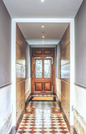 Property entrance - 1626 Kleber (Paris)