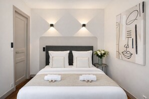 Superior Apartment, Courtyard View | Iron/ironing board, travel crib, free WiFi, bed sheets - 1626 Kleber (Paris)