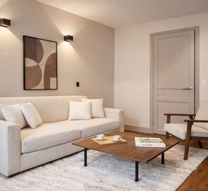 Superior Apartment, Courtyard View | Living area | 80-cm Smart TV with digital channels - 1626 Kleber (Paris)