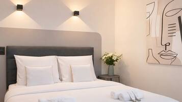 Superior appartement, uitzicht op de binnenplaats | Een strijkplank/strijkijzer, reisbedje, gratis wifi, beddengoed