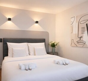 Superior Apartment, Courtyard View | Iron/ironing board, travel crib, free WiFi, bed sheets - 1626 Kleber (Paris)
