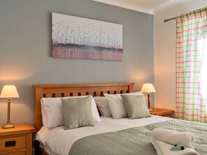 2 quartos, berço de viagem, Wi-Fi de cortesia, roupa de cama